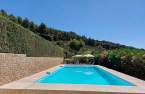 Mas Chamarel à Sanary-sur-Mer au milieu des vignes et oliviers